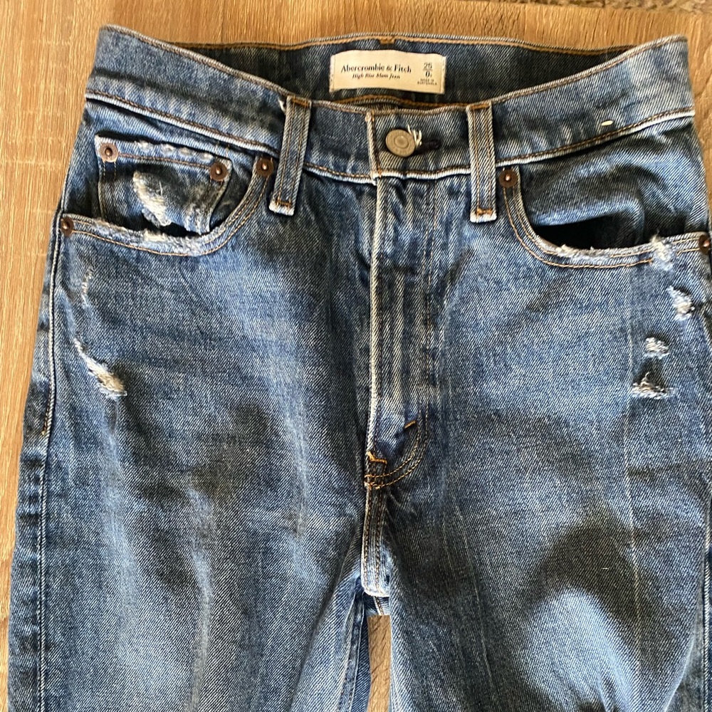Abercrombie high rise mom jean NWOT